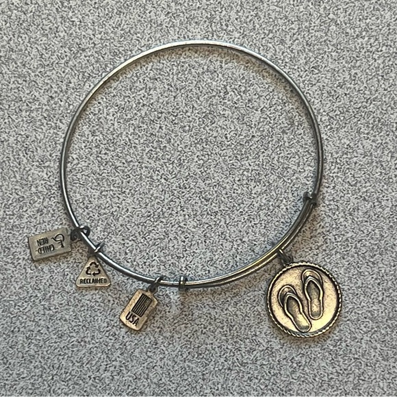 Wind and Fire Flip Flop Bangle Bracelet - Picture 1 of 2